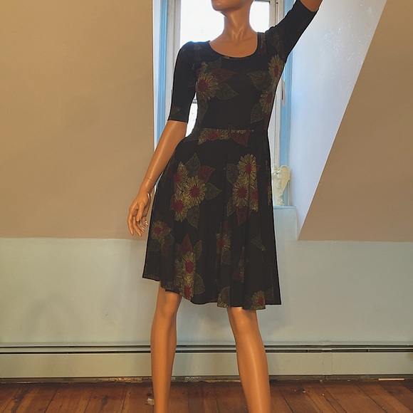 LULAROE SUNFLOWER DRESS NWT PULLOVER XS - Picture 9 of 9